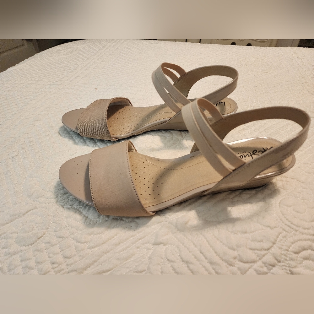 Lifestride Women’s Beige Open-Toe Low Heel Elastic Band Sandals Sz 9Wide FLAW - Picture 4 of 6